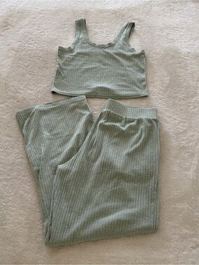 Old Navy Green Ribbed Pajama Tank and Pants set size S/M
